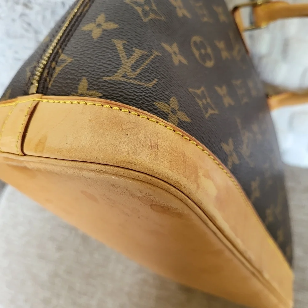 Authentic Louis Vuitton Monogram Alma PM Hand Bag..